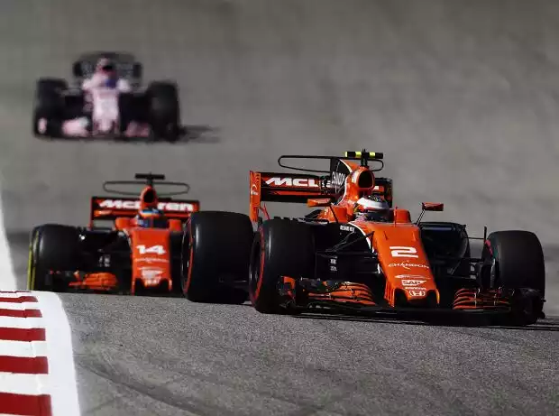 Titel-Bild zur News: Stoffel Vandoorne, Fernando Alonso, Sergio Perez