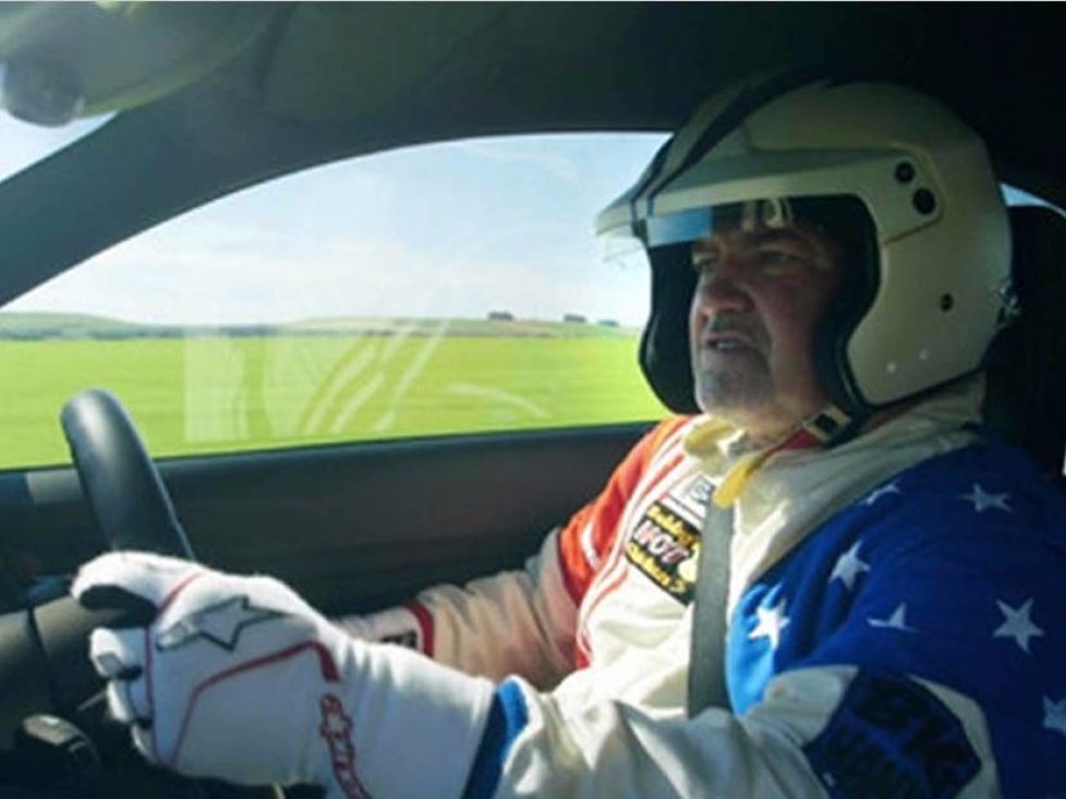 Mike Skinner als "The American" bei The Grand Tour