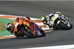 Bradley Smith vor Cal Crutchlow 