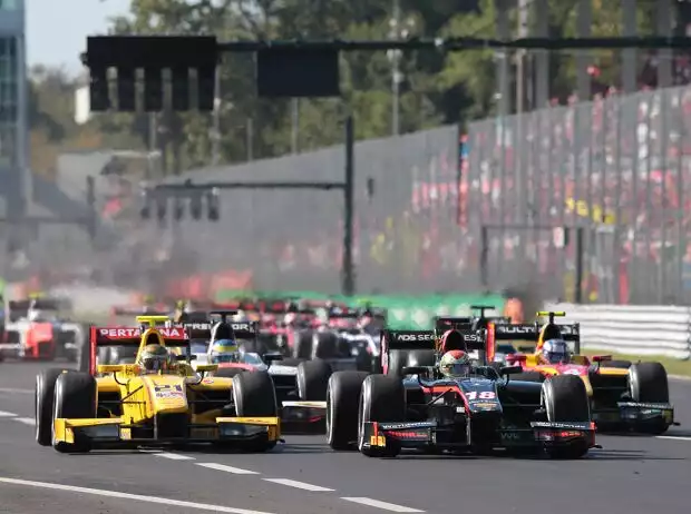 Formel-2-Start Titel-Bild zur News: Formel-2-Start