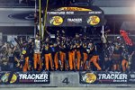 Sieger- und Meisterjubel bei der Crew von Martin Truex Jr. (Furniture Row)