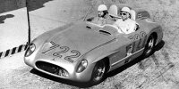 Mille Miglia 1955: Stirling Moss und Denis Jenkinson auf dem Weg zum Gesamtsieg auf Mercedes-Benz 300 SLR Rennsportwagen (W 196 S) mit der besten je bei der Mille Miglia erzielten Zeit, 1. Mai 1955