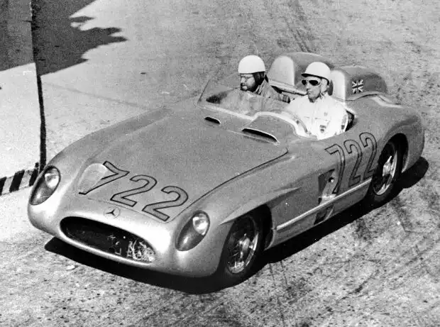 Mille Miglia 1955: Stirling Moss und Denis Jenkinson auf dem Weg zum Gesamtsieg auf Mercedes-Benz 300 SLR Rennsportwagen (W 196 S) mit der besten je bei der Mille Miglia erzielten Zeit, 1. Mai 1955 Titel-Bild zur News: Mille Miglia 1955: Stirling Moss und Denis Jenkinson auf dem Weg zum Gesamtsieg auf Mercedes-Benz 300 SLR Rennsportwagen (W 196 S) mit der besten je bei der Mille Miglia erzielten Zeit, 1. Mai 1955
