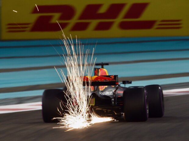 Titel-Bild zur News: Daniel Ricciardo, Funkenflug