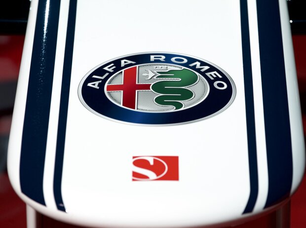 Titel-Bild zur News: Alfa-Romeo-Logo bei Sauber