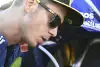 Bild zum Inhalt: Valentino Rossi erklärt: Darum hockt er sich neben sein Bike