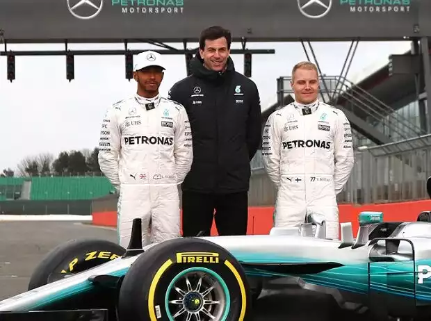 Titel-Bild zur News: Lewis Hamilton, Toto Wolff, Valtteri Bottas