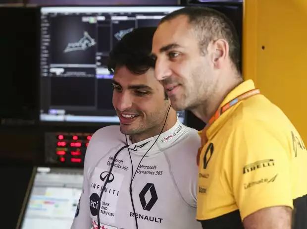 Carlos Sainz, Cyril Abiteboul Titel-Bild zur News: Carlos Sainz, Cyril Abiteboul