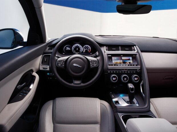 Innenraum und Cockpit des Jaguar E-Pace 2018 Innenraum und Cockpit des Jaguar E-Pace 2018