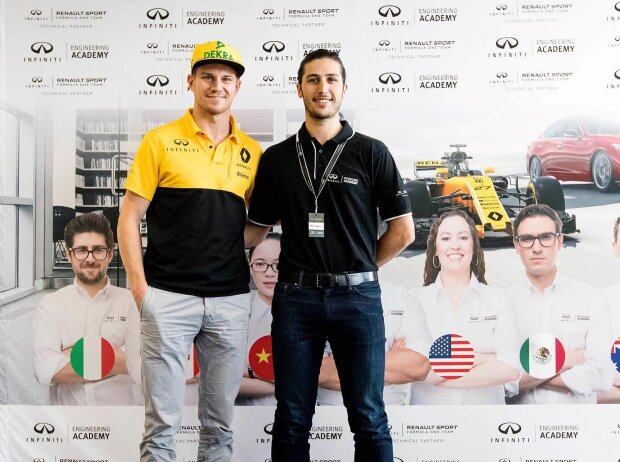  INFINITI Engineering Academy Gewinner Daniel Sanham mit Nico Hülkenberg