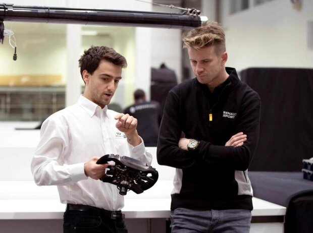 Damien Turlay, Gewinner des IEA Europa-Finales 2017 im Gespräch mit Nico Hülkenberg Damien Turlay, Gewinner des IEA Europa-Finales 2017 im Gespräch mit Nico Hülkenberg