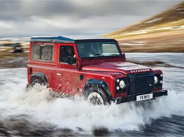 Land Rover Defender V8 Works 2018 Titel-Bild zur News: Land Rover Defender V8 Works 2018