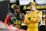 Martin Truex Jun. (Furniture Row) und Kyle Busch (Gibbs)