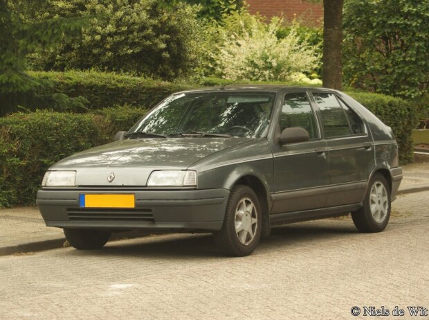 Renault 19 (1988-1997), von Niels de Wit from Lunteren, The Netherlands (1989 Renault 19 GTS) [CC BY 2.0 (http://creativecommons.org/licenses/by/2.0)], via Wikimedia Commons