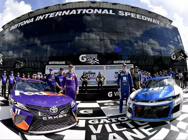 Denny Hamlin, Joe Gibbs, Alex Bowman Titel-Bild zur News: Denny Hamlin, Joe Gibbs, Alex Bowman