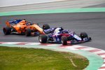 Brendon Hartley (Toro Rosso) und Fernando Alonso (McLaren) 