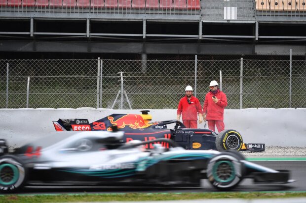 Lewis Hamilton Max Verstappen Mercedes Mercedes AMG Petronas Motorsport F1Red Bull Aston Martin Red Bull Racing F1 ~Lewis Hamilton (Mercedes) und Max Verstappen (Red Bull) ~ 