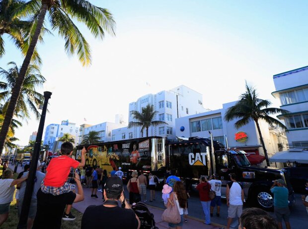 Titel-Bild zur News: NASCAR Hauler-Parade in Miami Beach