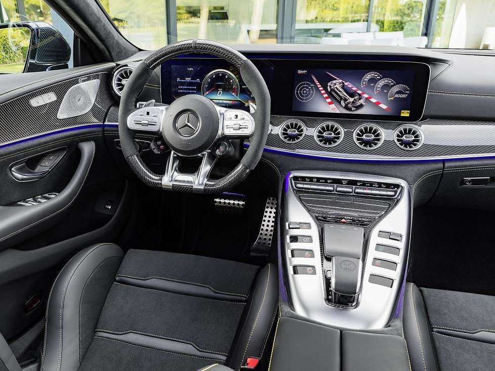 Cockpit des Mercedes-AMG GT 63 S 4Matic+ 4-Türer Coupé 2018