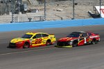 Joey Logano (Penske) und Jamie McMurray (Ganassi) 