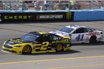 Brad Keselowski (Penske) und Kurt Busch (Stewart-Haas) 