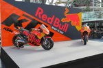 Die beiden KTM RC16 von Bradley Smith und  Pol Espargaro 