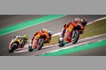 Bradley Smith vor Pol Espargaro (KTM) 