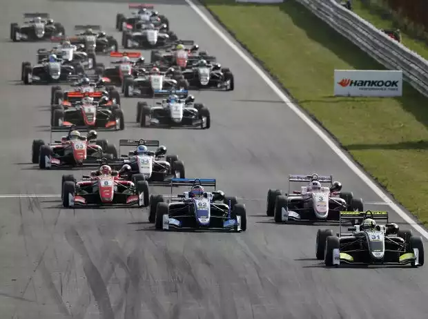 Titel-Bild zur News: Lando Norris, Ferdinand Habsburg, Guanyu Zhou