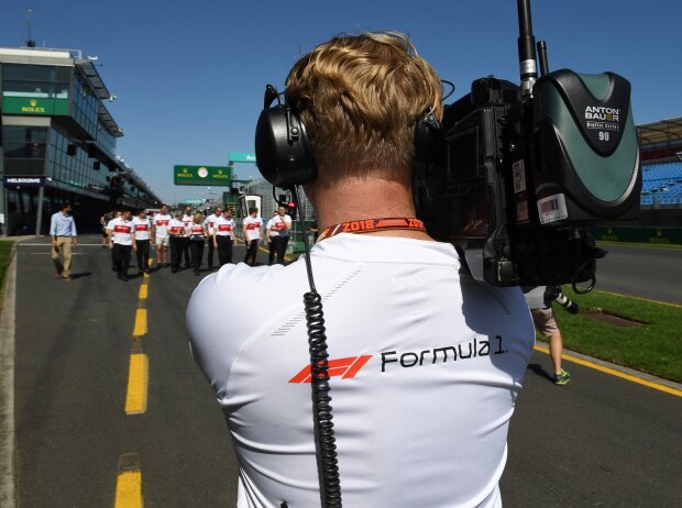 Titel-Bild zur News: Kameramann bei der Formel 1