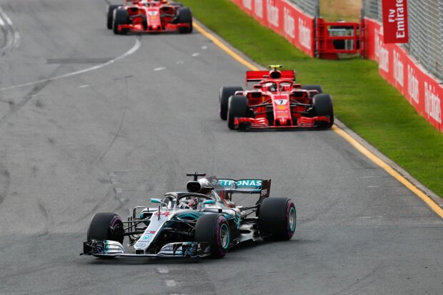 Lewis Hamilton Sebastian Vettel Kimi Räikkönen Ferrari Scuderia Ferrari F1Mercedes Mercedes AMG Petronas Motorsport F1 ~Lewis Hamilton (Mercedes), Sebastian Vettel (Ferrari) und Kimi Räikkönen (Ferrari) ~ 