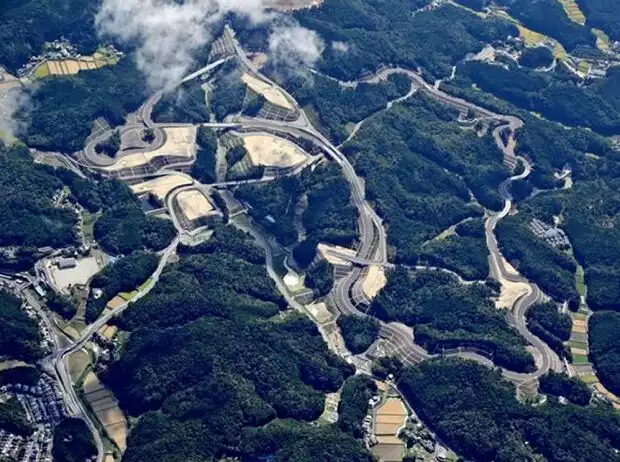 Ein Teil eines neuen Toyota-Testgeländes nimmt die Nürburgring-Nordschleife zum Vorbild Titel-Bild zur News: Ein Teil eines neuen Toyota-Testgeländes nimmt die Nürburgring-Nordschleife zum Vorbild