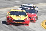 Joey Logano (Penske) und Kurt Busch (Stewart-Haas) 