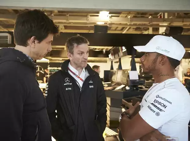 Titel-Bild zur News: Toto Wolff, James Allison und Lewis Hamilton