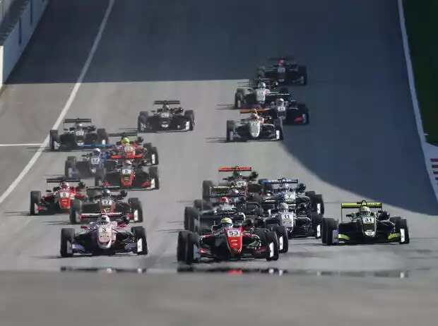 Callum Ilott, Joel Eriksson, Lando Norris Titel-Bild zur News: Callum Ilott, Joel Eriksson, Lando Norris