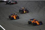 Fernando Alonso (McLaren), Stoffel Vandoorne (McLaren), Max Verstappen (Red Bull) und Romain Grosjean (Haas) 