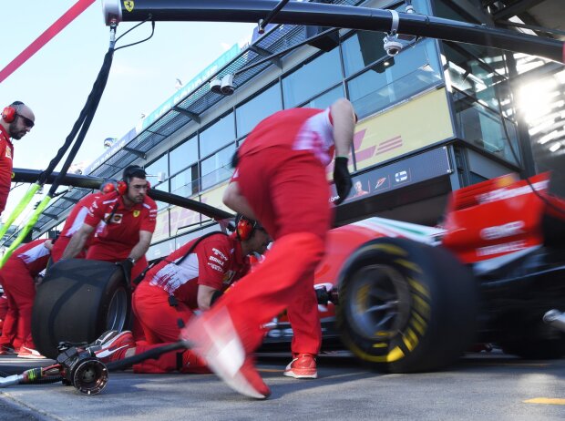 Titel-Bild zur News: Ferrari, Boxenstopp