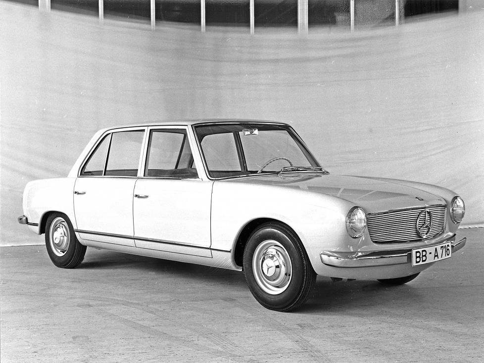 Prototyp eines kompakten Mercedes-Benz-Personenwagens (W 119) von 1962. Zu einer Serienfertigung kam es nicht, die Karosserie zeigt lässt Züge des ersten Audi 100 erkennen
