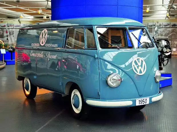 Originalgetreu restaurierter VW Bulli aus dem ersten Baujahr 1950 Titel-Bild zur News: Originalgetreu restaurierter VW Bulli aus dem ersten Baujahr 1950