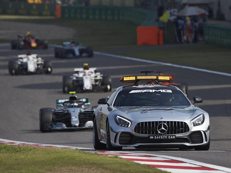 Valtteri Bottas hinter dem Safety-Car