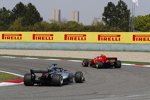 Lewis Hamilton (Mercedes) und Kimi Räikkönen (Ferrari) 