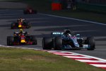 Lewis Hamilton (Mercedes), Max Verstappen (Red Bull) und Daniel Ricciardo (Red Bull) 