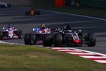 Romain Grosjean (Haas), Esteban Ocon (Force India) und Sergio Perez (Force India) 