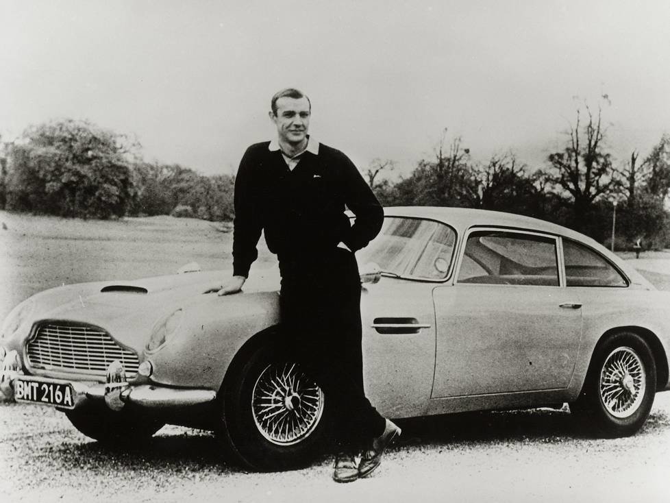 Sean Connery mit Aston Martin DB 5 (1964)