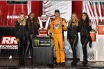 Kyle Busch (Gibbs) mit den Monster-Girls