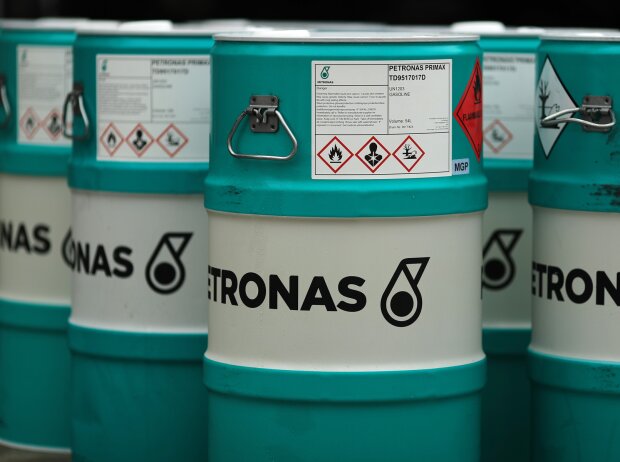 Titel-Bild zur News: Petronas-Benzin in der Formel 1