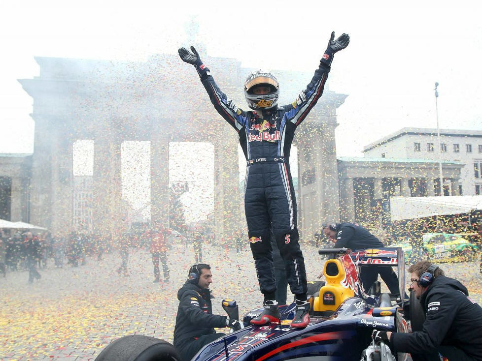 Sebastian Vettel am Brandenburger Tor