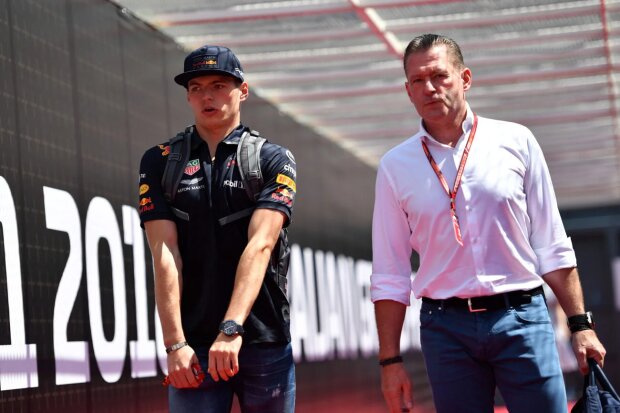 Max Verstappen Jos Verstappen Red Bull Aston Martin Red Bull Racing F1 ~Max Verstappen (Red Bull) und Jos Verstappen ~ Max Verstappen Jos Verstappen Red Bull Aston Martin Red Bull Racing F1 ~Max Verstappen (Red Bull) und Jos Verstappen ~
