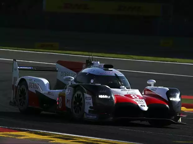 Kazuki Nakajima, Fernando Alonso Titel-Bild zur News: Kazuki Nakajima, Fernando Alonso