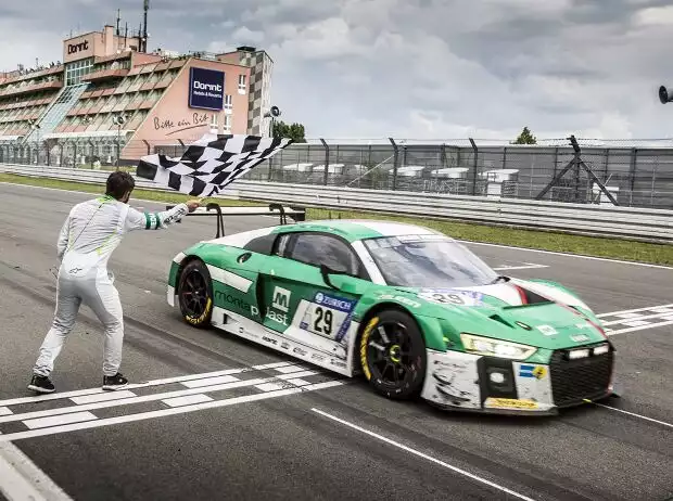 Christopher Mies, Connor de Phillippi, Markus Winkelhock, Land-Audi, Zieldurchfahrt Titel-Bild zur News: Christopher Mies, Connor de Phillippi, Markus Winkelhock, Land-Audi, Zieldurchfahrt
