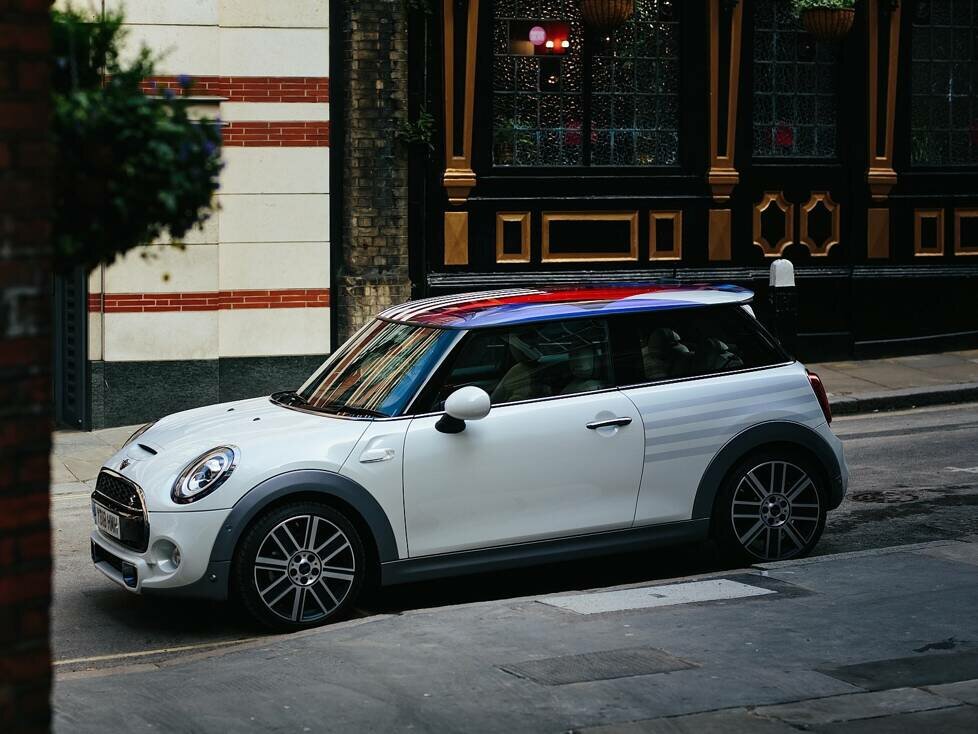 Mini feiert die Hochzeit von Prinz Harry und Meghan Markle mit einem Einzelstück, das später für einen guten Zweck versteigert wird